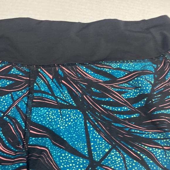Lululemon Speed Short Palm Lace Tofino Teal Multi Black Size 8 - Picture 10 of 12